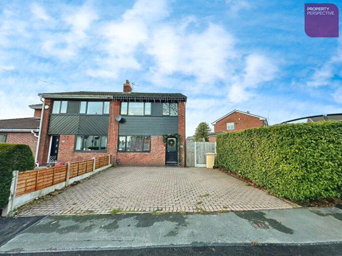 3 Bedroom Semi-Detached House For Sale In Marlbrook Drive, Westhoughton, Bolton, BL5