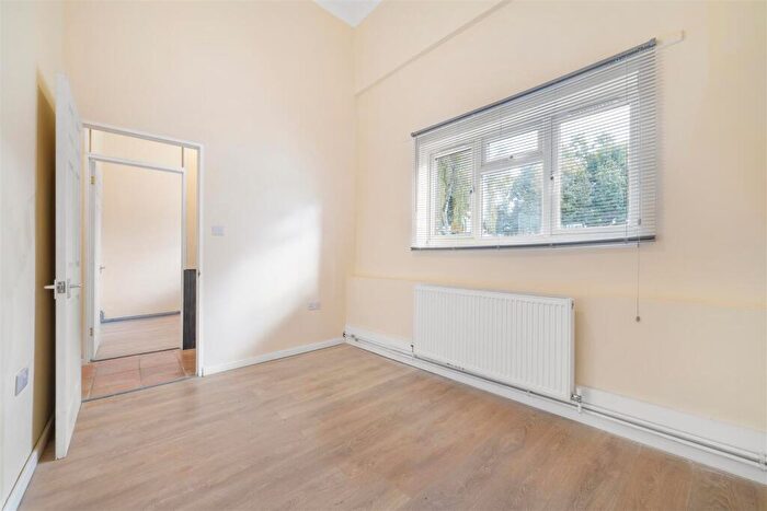 2 Bedroom Flat To Rent In Dartford Street, London, SE17