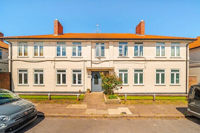 3 Bedroom Flat For Sale In Meade Close, Chiswick, W4