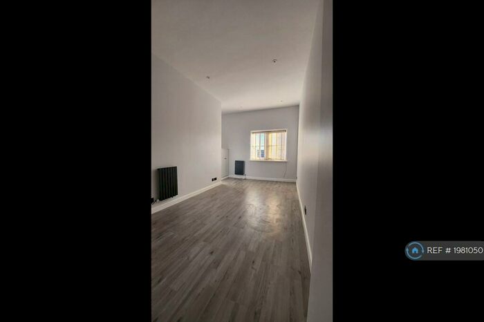 Studio To Rent In Seymour Court, Knaphill, Woking, GU21