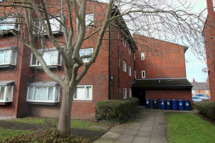 2 Bedroom Flat To Rent In Montrose Court, Chester, Cheshire West And Ches, CH4