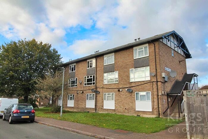 Studio For Sale In Willow House, Berwick Close, Waltham Cross, EN8