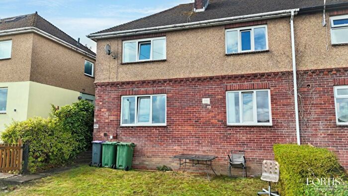 3 Bedroom Semi-Detached House For Sale In Penywain Road, Wainfelin, NP4