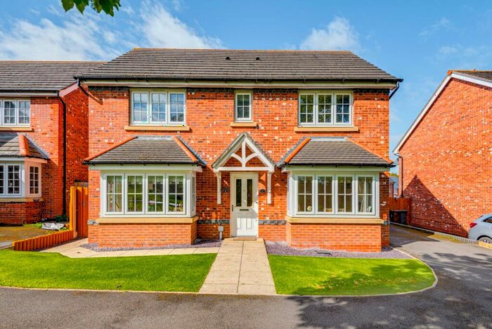 4 Bedroom Detached House For Sale In Rhodfa Gwenffrewi, Oakenholt, CH6