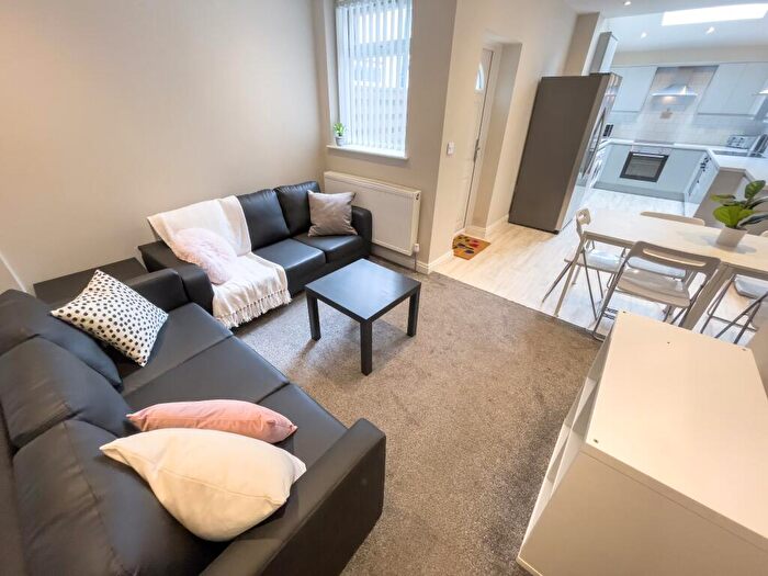 6 Bedroom House To Rent In Leopold Road, L7