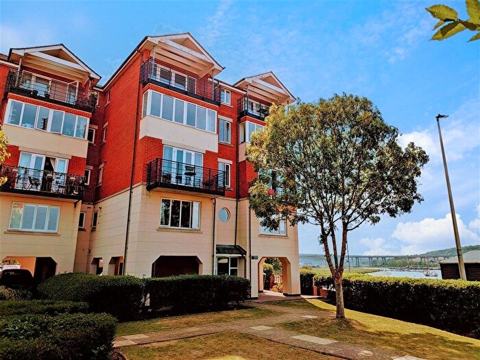 3 Bedroom Flat For Sale In Shelley Rise, Rochester, Kent, ME1