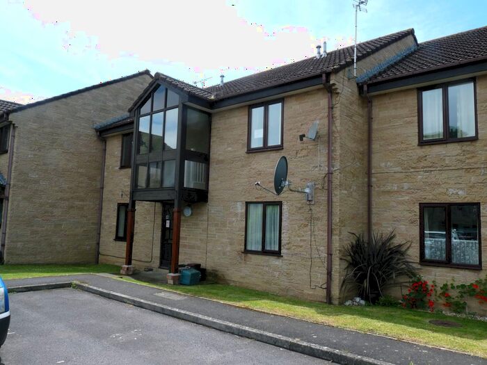 1 Bedroom Flat To Rent In Cedar Court, Martock, TA12