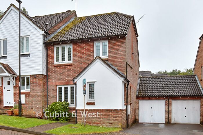 3 Bedroom End Of Terrace House For Sale In William Morris Way, Crawley, West Sussex, RH11