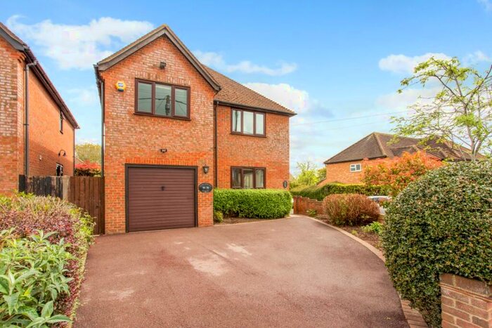4 Bedroom Detached House To Rent In Oaktree Road Marlow, SL7