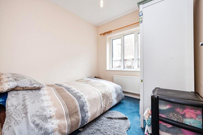 1 Bedroom Flat For Sale In Goldington Avenue, Bedford, Bedfordshire, MK40