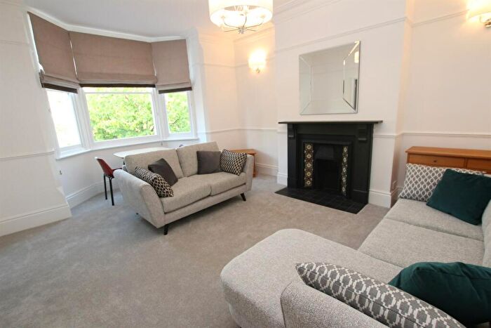 2 Bedroom Apartment To Rent In Hamilton Drive, NG7