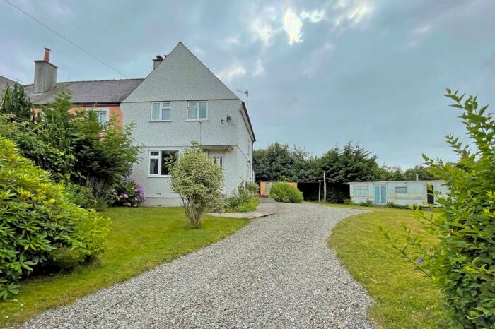 3 Bedroom End Of Terrace House For Sale In Tainlon, Clynnogfawr, Caernarfon, Gwynedd, LL54