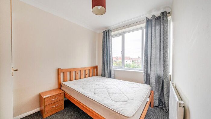 2 Bedroom Flat To Rent In Lizmans Court, Silkdale Close, Cowley, Oxford, OX4