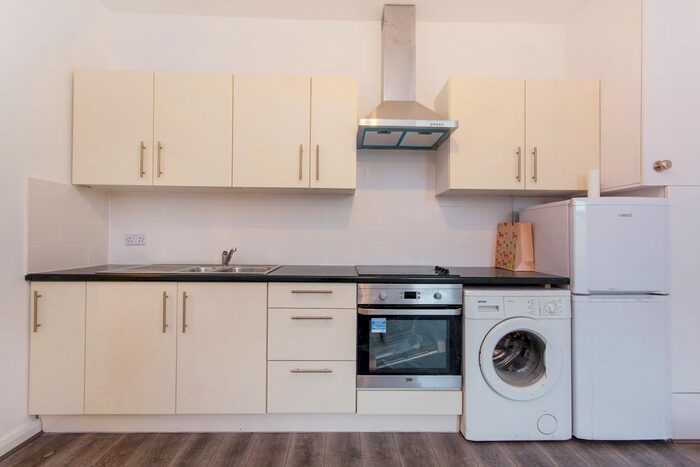 1 Bedroom Flat To Rent In High Street, Sutton, SM1