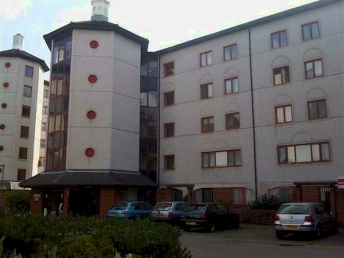 Flat To Rent In Hardingstone Court, Eleanor Way, Waltham Cross, EN8