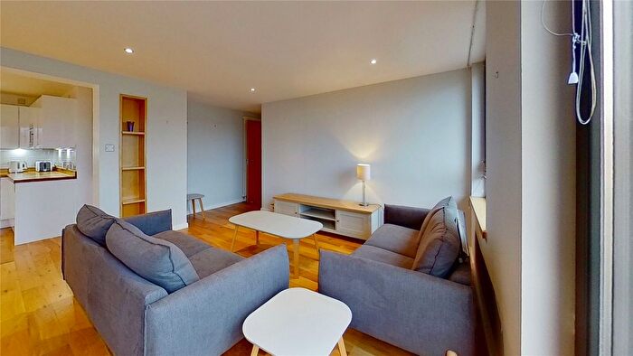2 Bedroom Flat To Rent In East London Street, Edinburgh, EH7