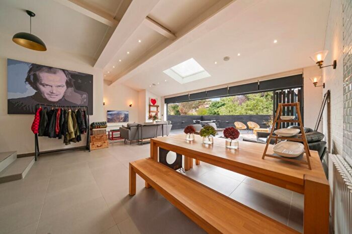 3 Bedroom Flat For Sale In Dicey Avenue, Willesden Green, London, NW2