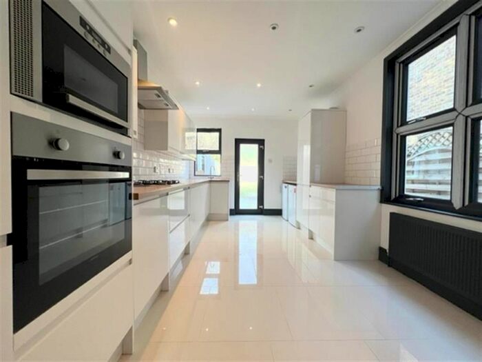 3 Bedroom Semi-Detached House To Rent In York Road, Brentford, TW8