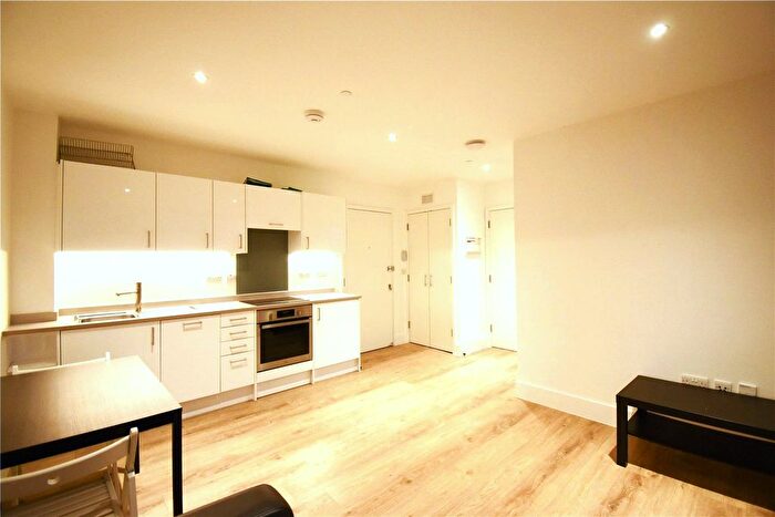 1 Bedroom Flat To Rent In Hanover House, Kings Road, Reading, Berkshire, RG1