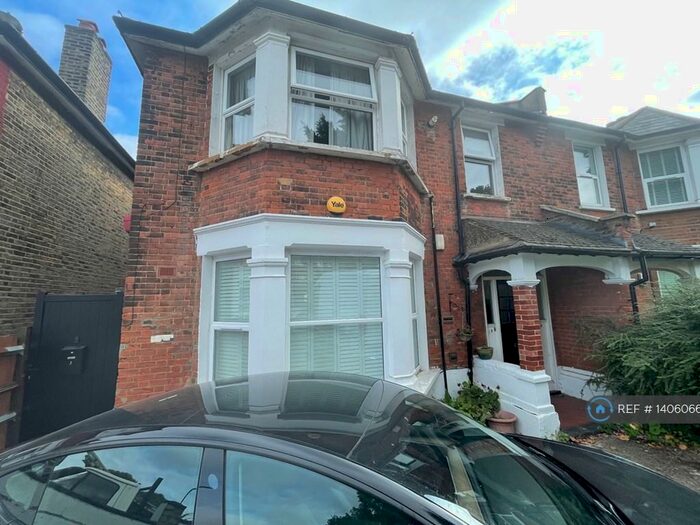 2 Bedroom Flat To Rent In Baring Road, London, SE12