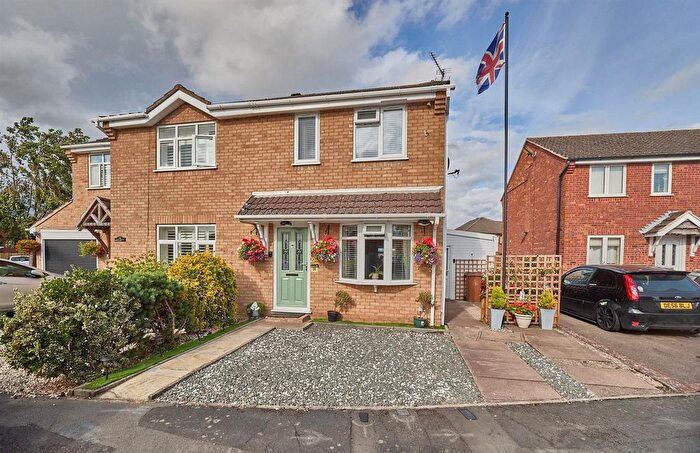 2 Bedroom Semi-Detached House For Sale In Severn Avenue, Hinckley, LE10