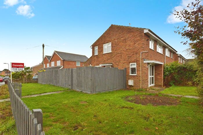 2 Bedroom Semi-Detached House For Sale In North Way, Deanshanger, Milton Keynes, MK19