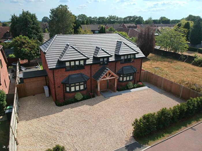 4 Bedroom Detached House For Sale In Penbere Close, Pamber Heath, RG26