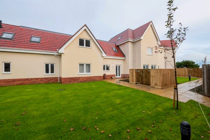 1 Bedroom Flat To Rent In Sea Front, Hayling Island, PO11