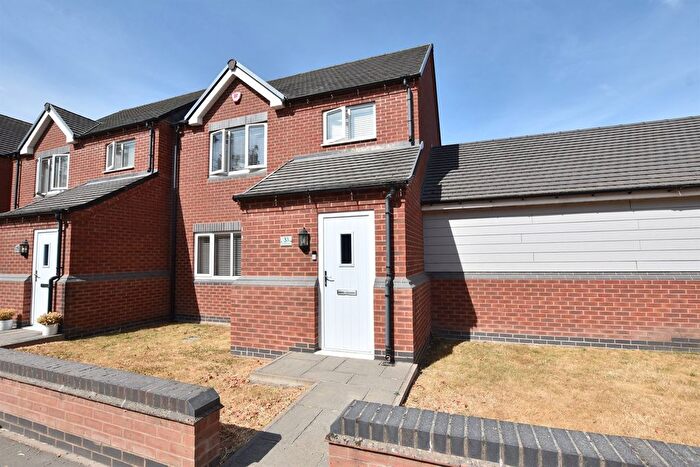3 Bedroom Semi Detached House For Sale In Twycross Road, CV9