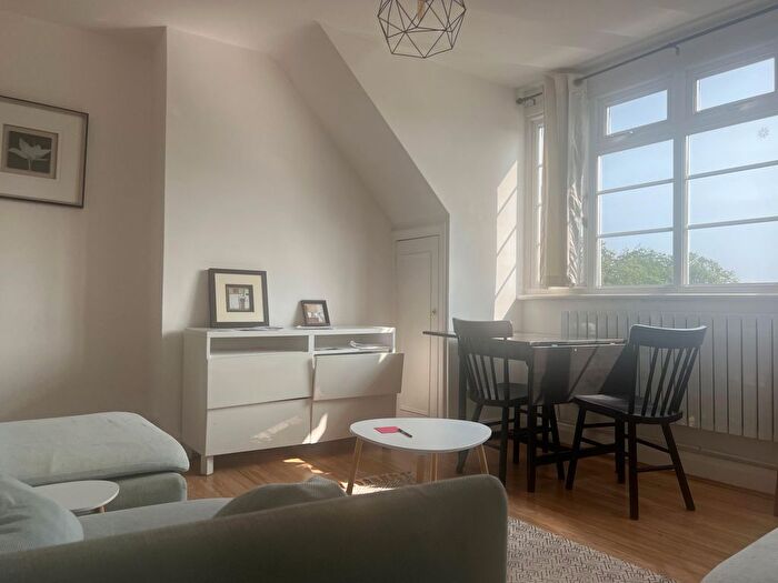 2 Bedroom Flat To Rent In Verdant Lane, London, SE6