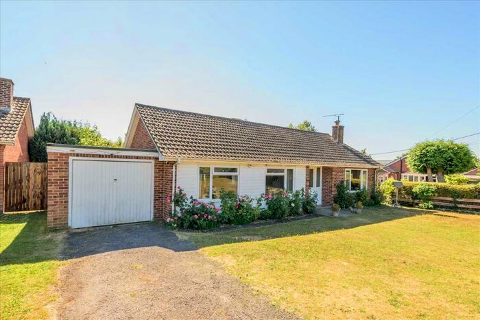 3 Bedroom Bungalow For Sale In Beech Close, Penton Harroway, Andover, SP11
