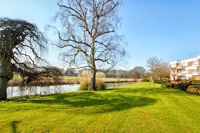 2 Bedroom Flat To Rent In Esher Road, Walton-On-Thames, Surrey, KT12