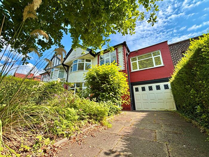 4 Bedroom Semi-Detached House For Sale In Park Road, Prestwich, M25