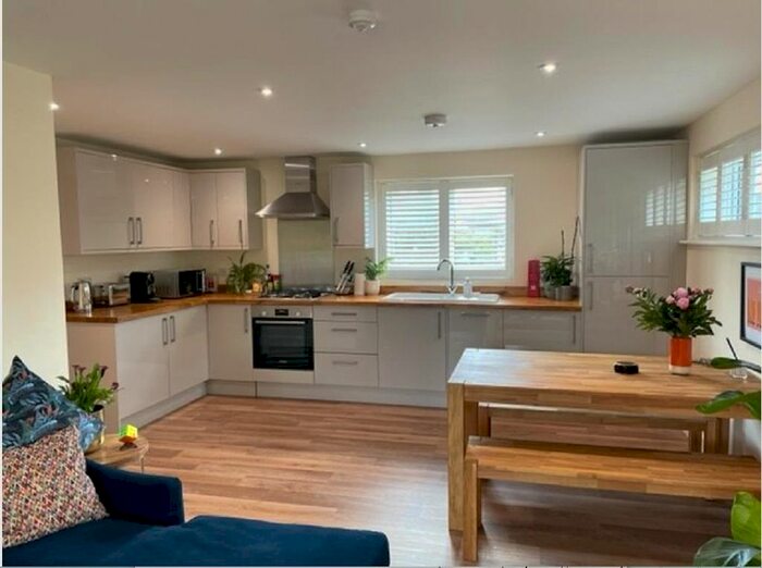 2 Bedroom Flat To Rent In Corndell Gardens, Witney, OX28