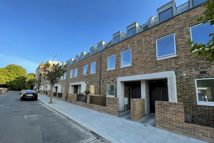 3 Bedroom Flat To Rent In Third And Caird, Caird Street, Maida Hill, London, W10