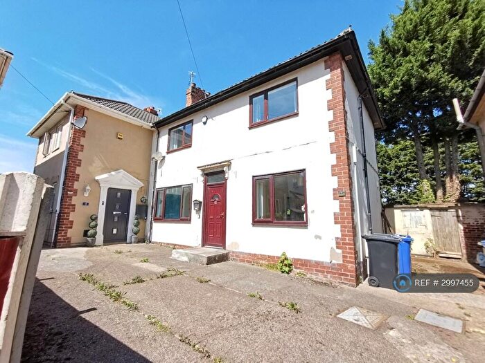 3 Bedroom Semi-Detached House To Rent In Markham Square, Doncaster, DN12