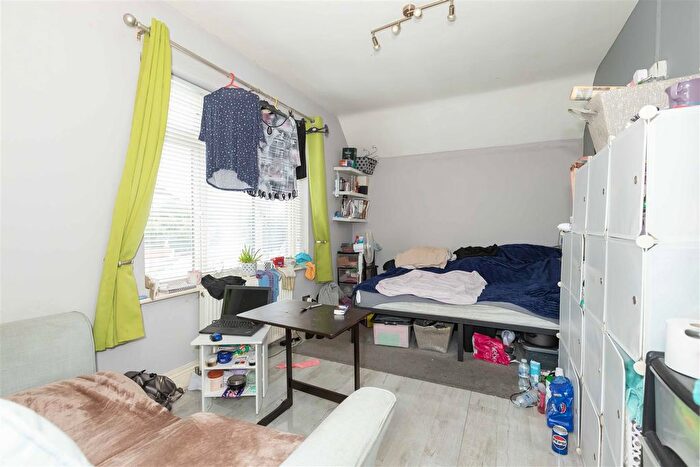 6 Bedroom Property For Sale In West End Way, Lancing, BN15