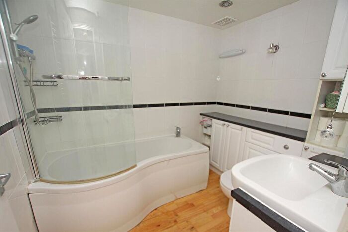 1 Bedroom Flat For Sale In Dean Park Road, Bournemouth, BH1