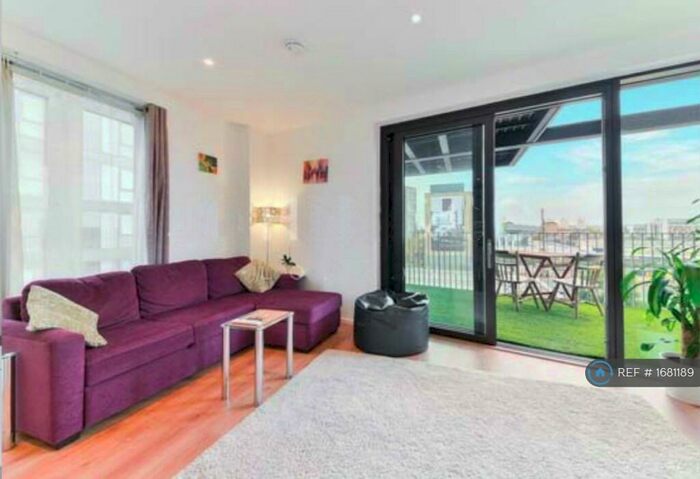 2 Bedroom Flat To Rent In Embassy Gardens, London, SW11