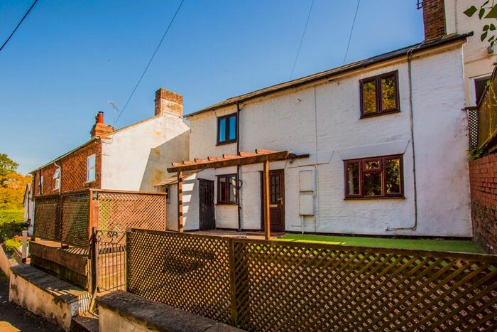 2 Bedroom Cottage To Rent In Gawcott Road, Buckingham, MK18
