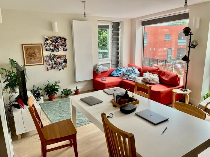 2 Bedroom Flat To Rent In High Street, London, N8