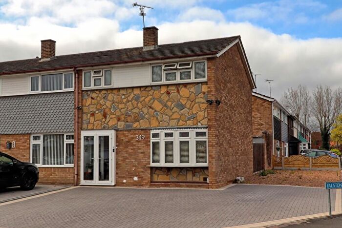 3 Bedroom End Of Terrace House For Sale In Falstones, Basildon, Essex, SS15