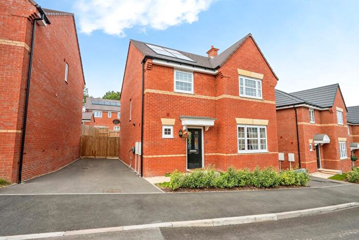 4 Bedroom Detached House For Sale In Green Way, Northfield, Birmingham, B31