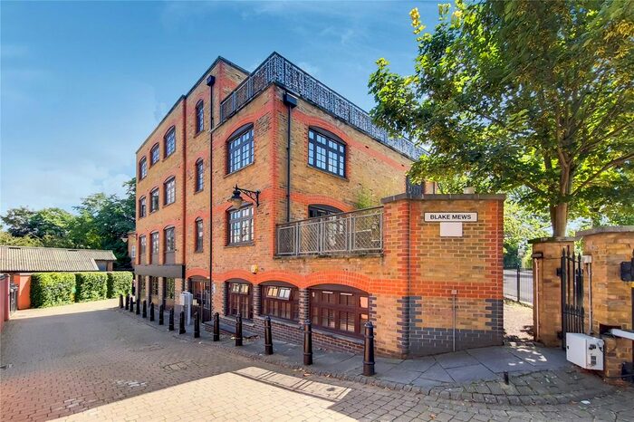 3 Bedroom Flat To Rent In Blake Mews, Richmond, TW9