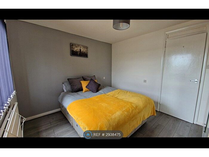 1 Bedroom Flat To Rent In Gower Street, Oldham, OL1