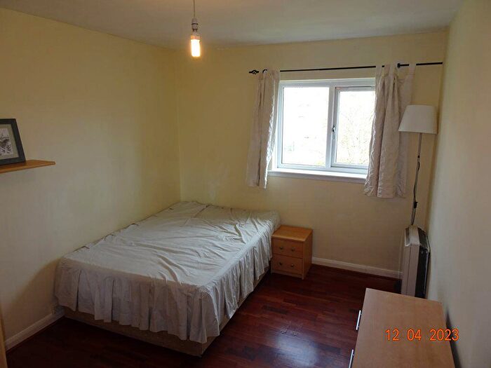 2 Bedroom Apartment To Rent In Headford Grove, Sheffield, S3