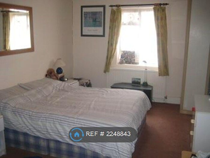 2 Bedroom Flat To Rent In Prideaux Road, London, SW9