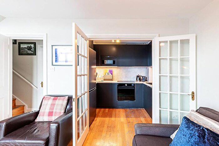 2 Bedroom Flat For Sale In Whitechapel Road, Whitechapel, London, E1