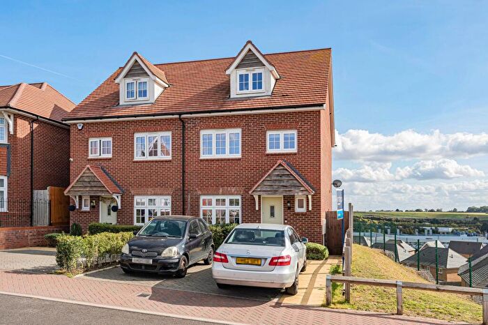 4 Bedroom Semi-Detached House For Sale In Armstrong Road, Luton, LU2