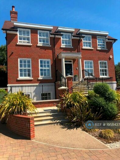 5 Bedroom Detached House To Rent In Alexandra Gate, Reigate, RH2